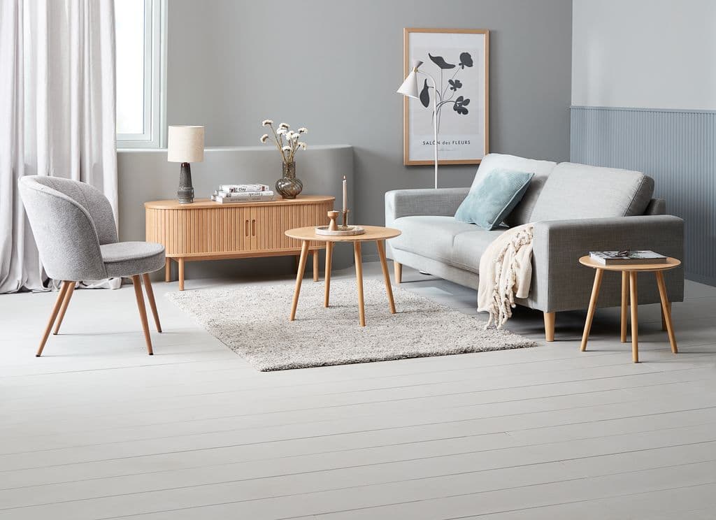 Móvel TV LYNGVIG 120cm 2 portas persiana carvalho natural