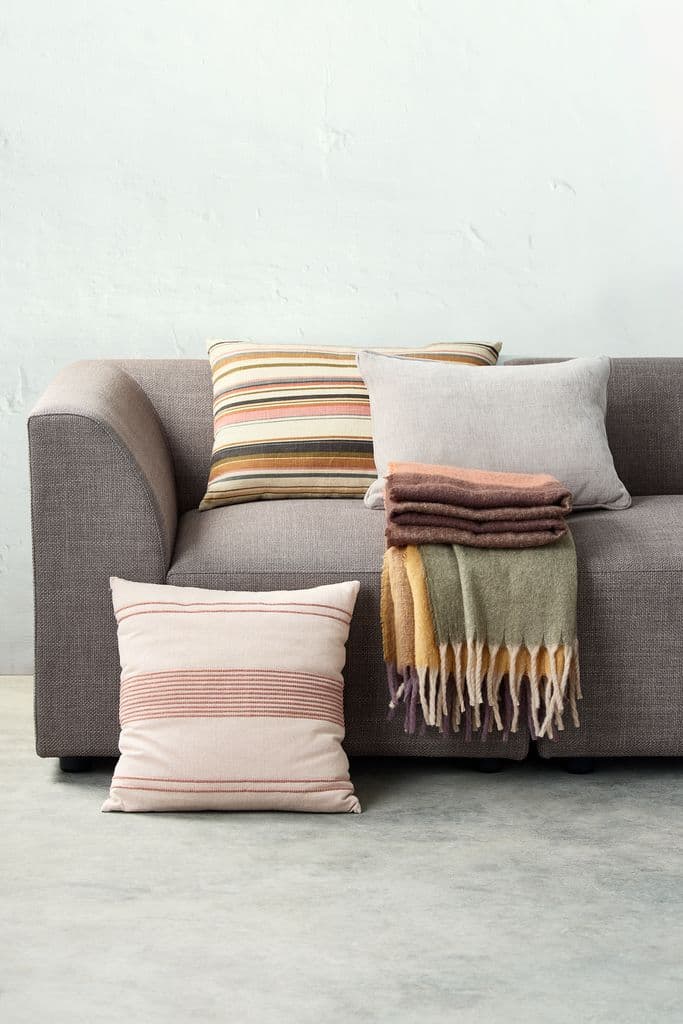 Almofada decorativa HORNFIOL 35x50 chenille cinzento claro