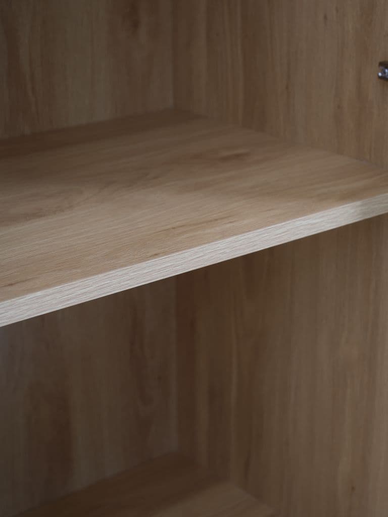 Vitrine KIRKEBY 2 portas branco/cor carvalho quente