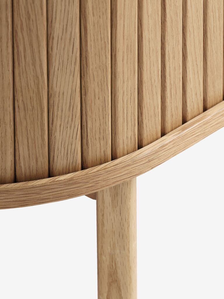 Aparador LYNGVIG 160 cm 2 portas persiana carvalho natural