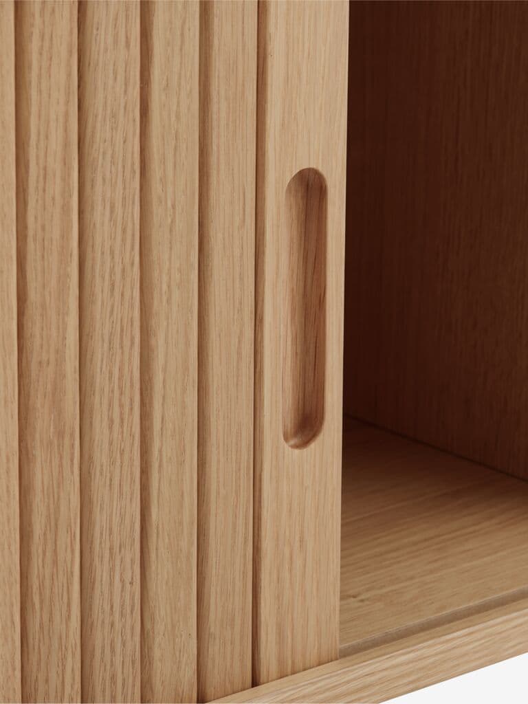 Móvel TV LYNGVIG 120cm 2 portas persiana carvalho natural