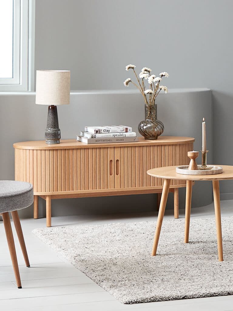 Móvel TV LYNGVIG 120cm 2 portas persiana carvalho natural
