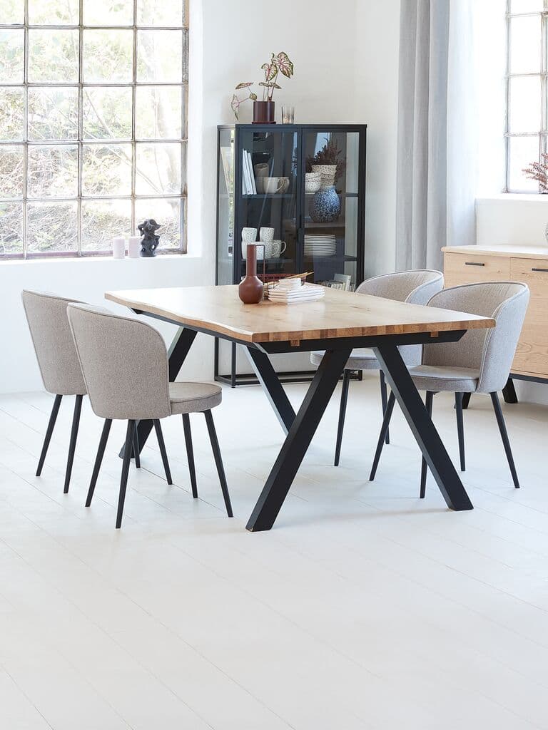 SANDBY C210 carvalho natural + 4 RISSKOV cinzento claro