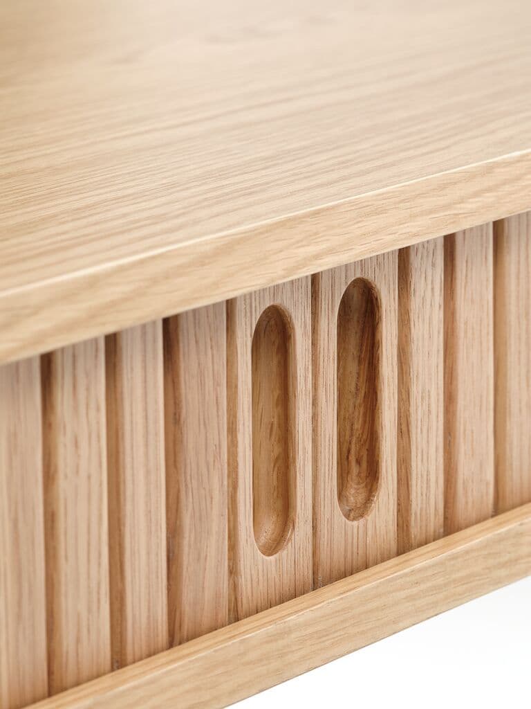 Mesa consola LYNGVIG 50x110 2 portas persiana carv natural