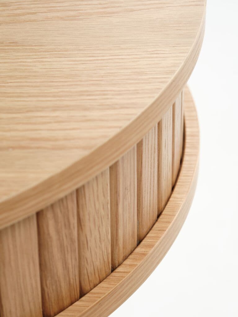Mesa consola LYNGVIG 50x110 2 portas persiana carv natural