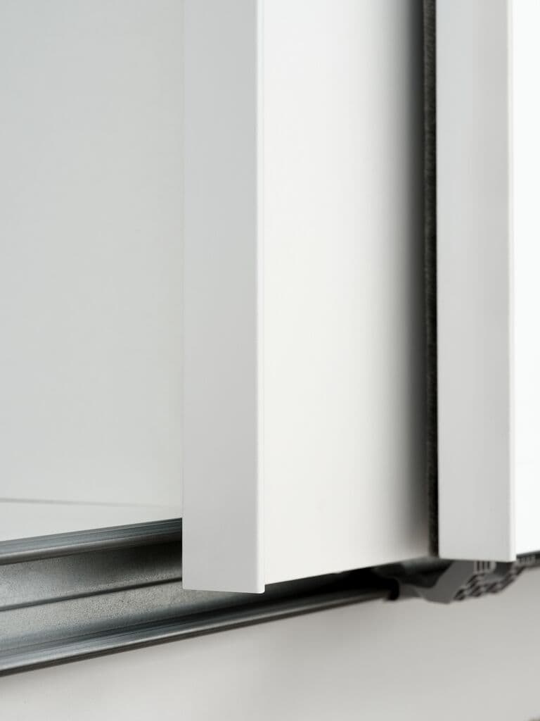 Roupeiro RABERG 200x200 com espelho branco