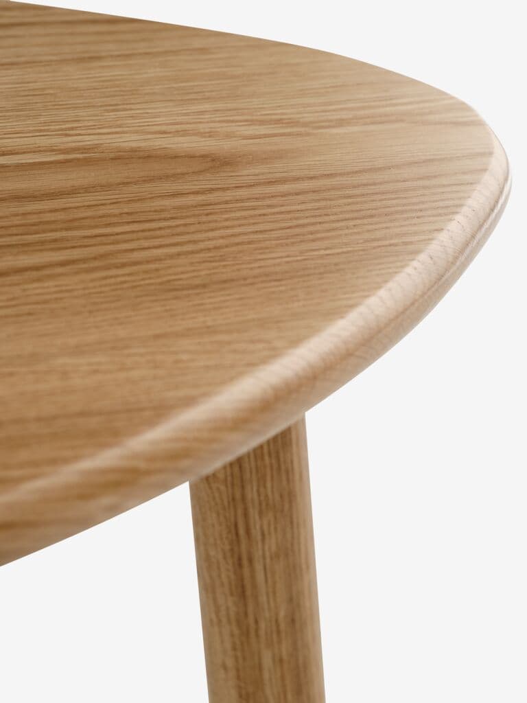 Mesa de apoio VILDBJERG 42x50 carvalho tonalidade quente