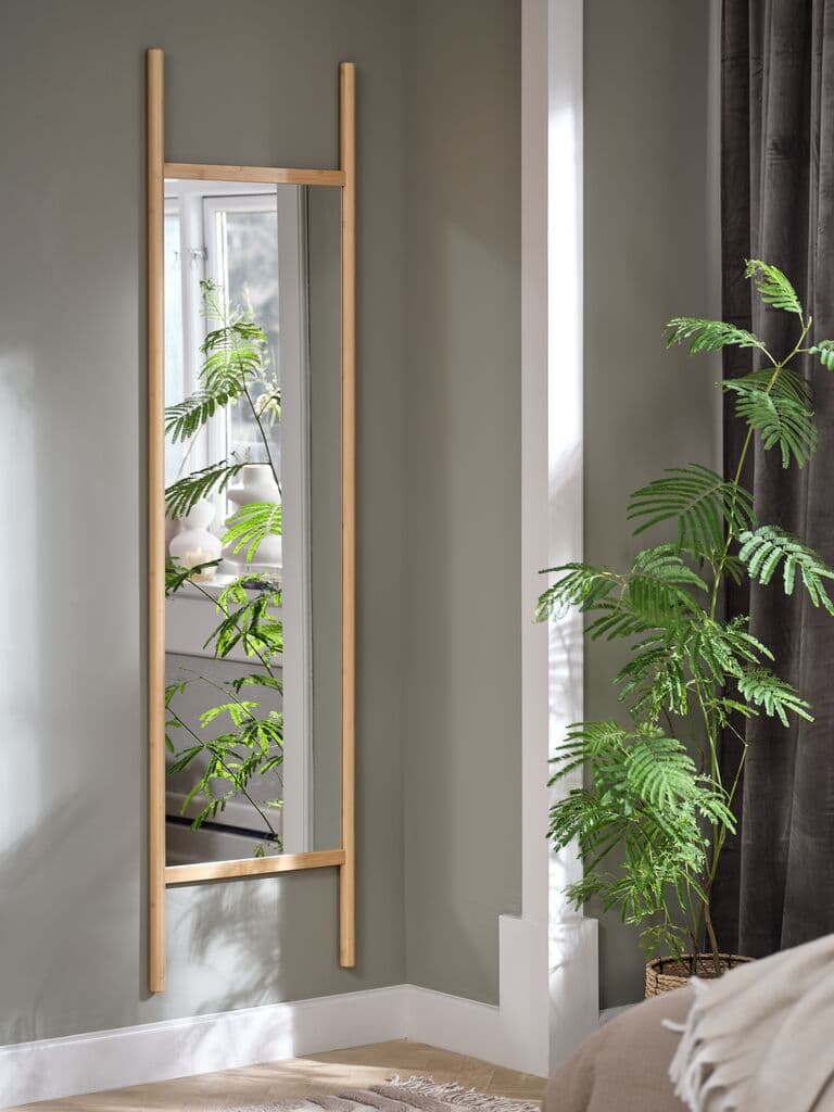 Mesa consola LYNGVIG 50x110 2 portas persiana carv natural