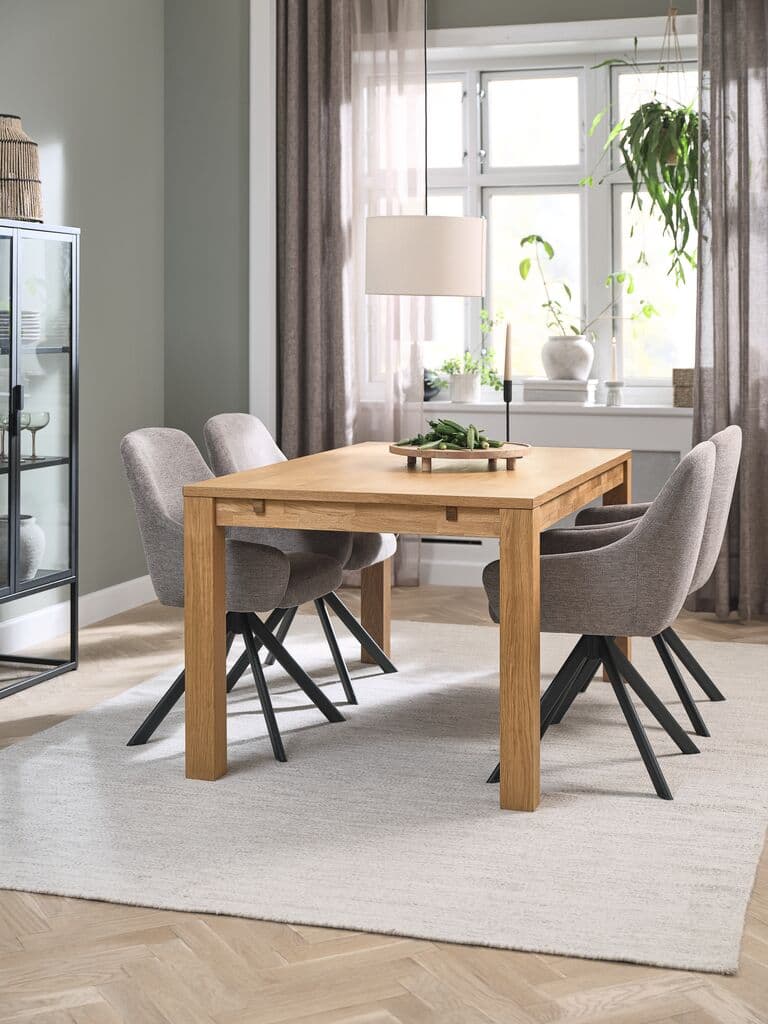 HAGE C150 mesa carvalho + 4 ROSTRUP cadeiras areia/preto