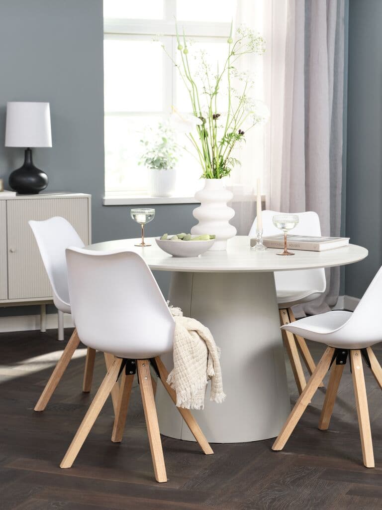 KLIPLEV Ø120 mesa travertino + 4 BLOKHUS cadeiras branco