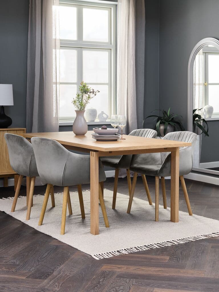 MEJLSKOV C180 mesa carvalho + 4 ADSLEV cadeiras veludo cinz