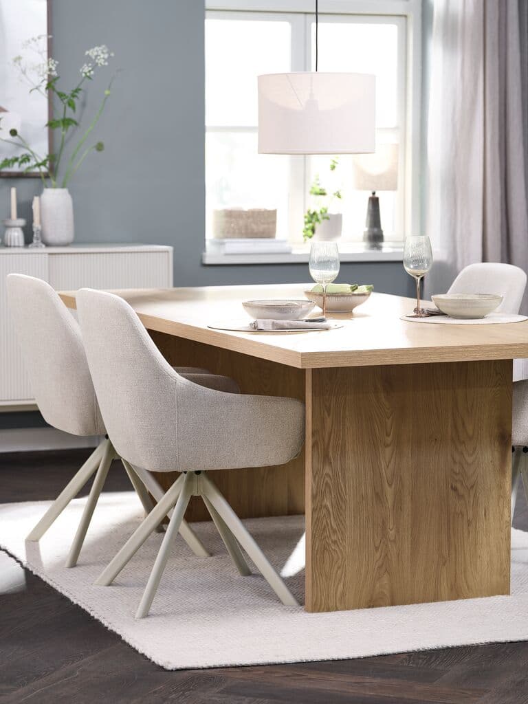 MUNKEBY C220 mesa carvalho + 4 ROSTRUP cadeiras bege