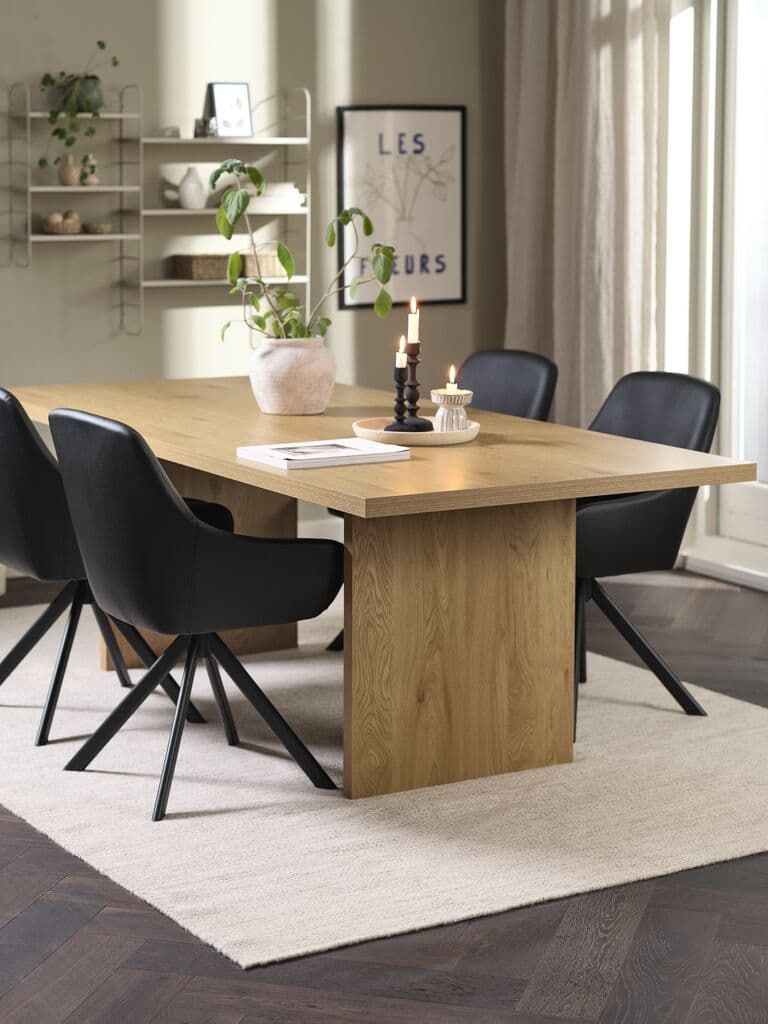 MUNKEBY L220 mesa carvalho + 4 ROSTRUP cadeiras preto