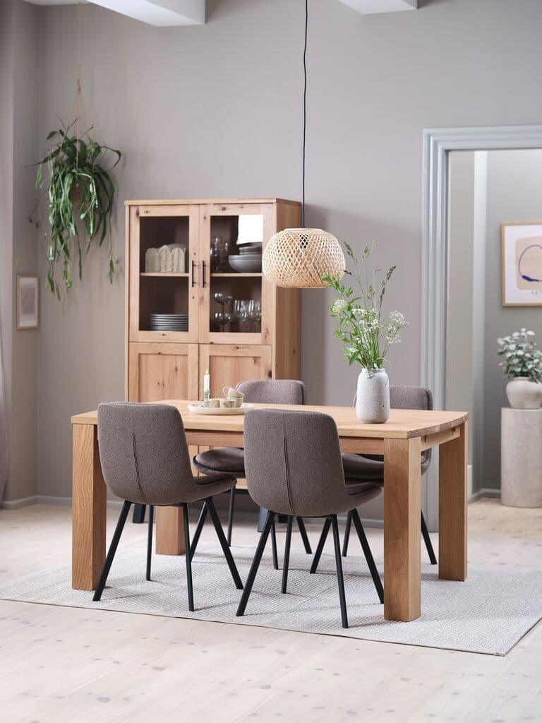 OLDE C160 mesa carvalho + 4 MELBY cadeiras cast claro/preto