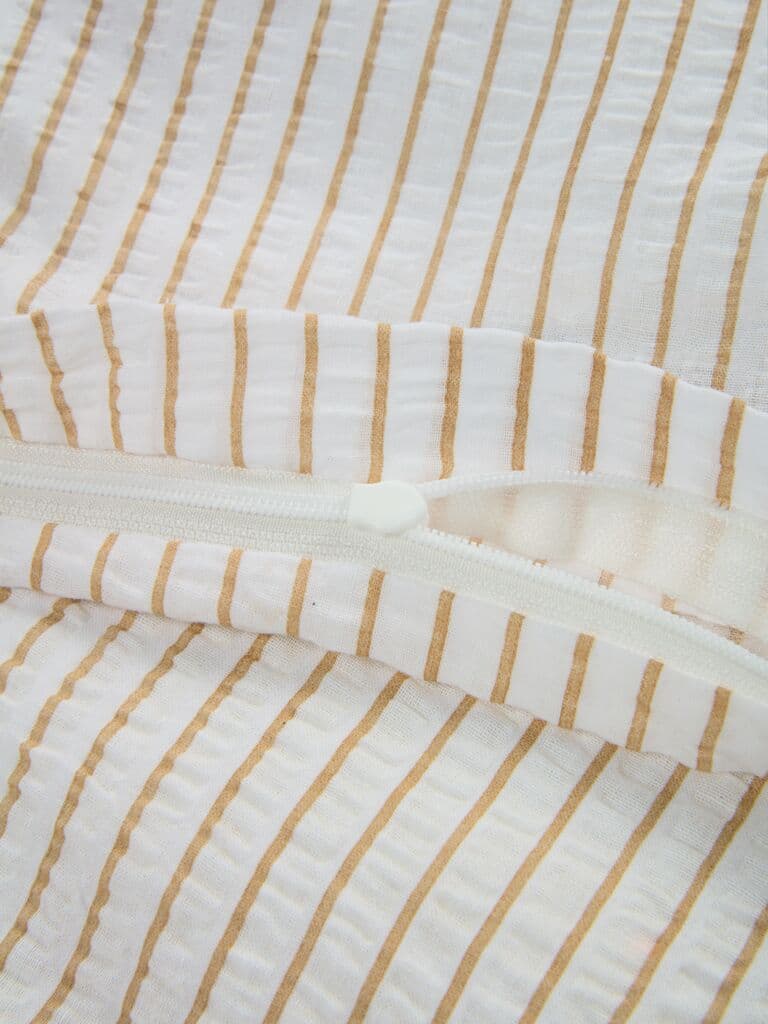 Conjunto capa edredão seersucker STINNE 155x220 branco/bege