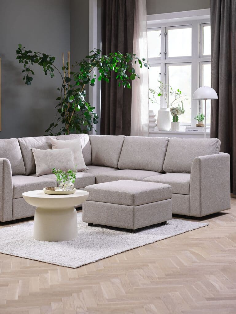 Sofá modular OKSBY 5 lugares com arrumação tecido areia