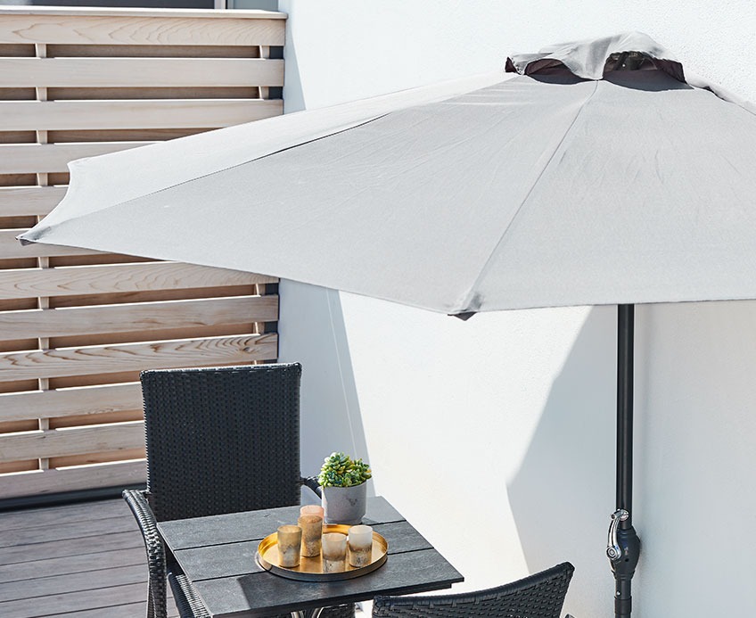 Balcony with a balcony parasol and bistro set
